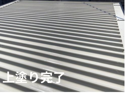 徳島市K様邸で折半屋根の上塗りが完了した様子